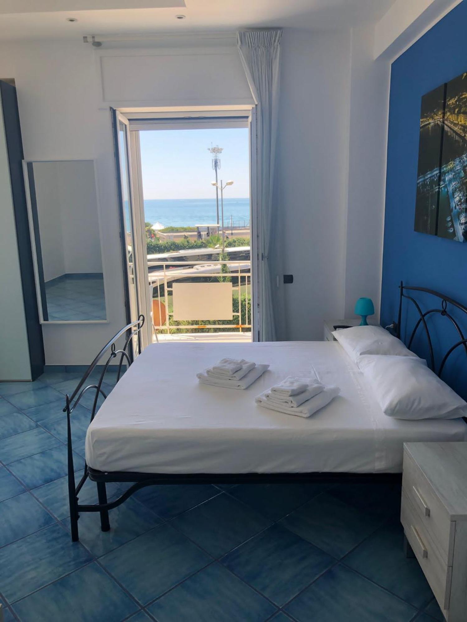 Blue Sea Salerno Hotel Ngoại thất bức ảnh